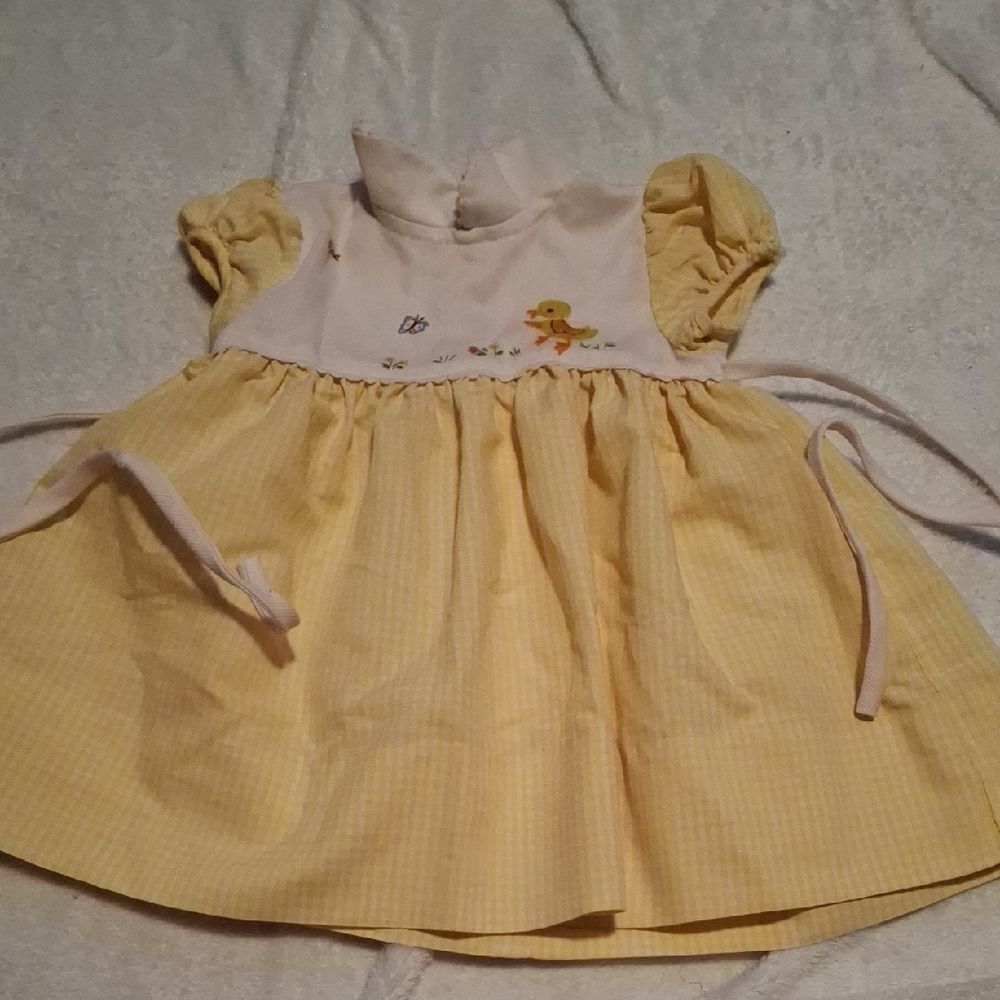 Neiman Marcus Yellow and White Embroidered Dress (Chi109)